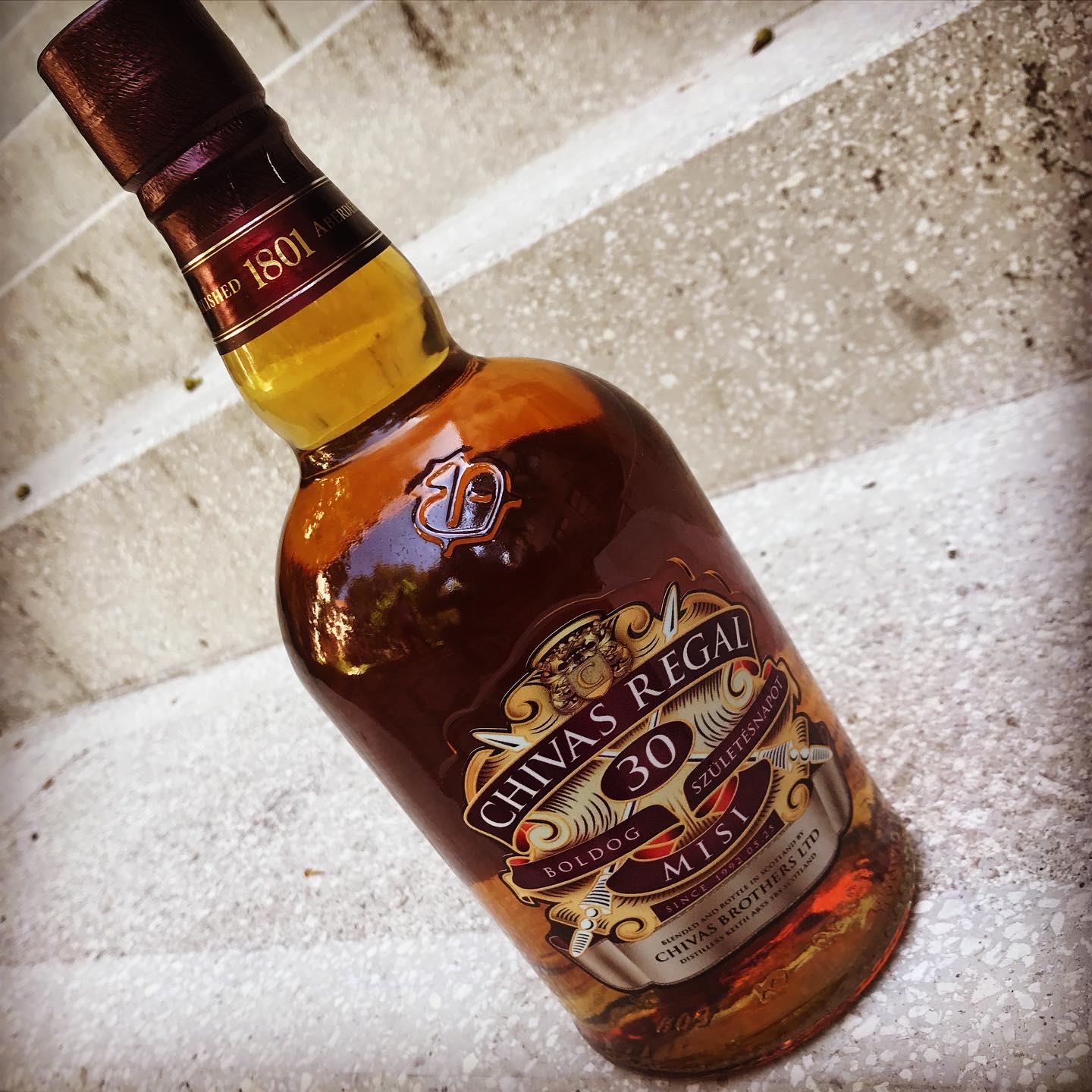 egyedi whiskey címke